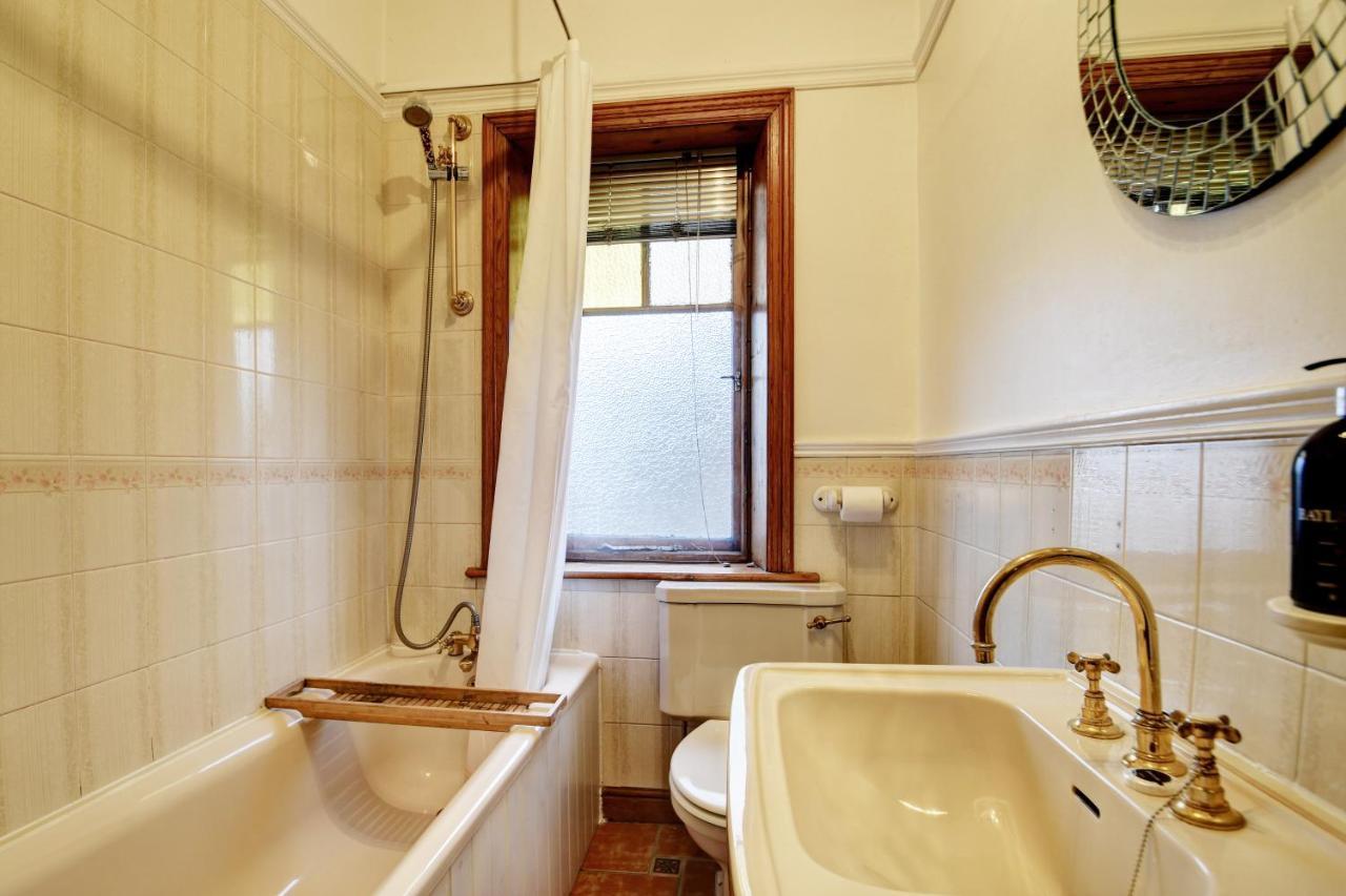 Spacious Victorian Townhouse Near Hcc With Off Street Parking Harrogate Dış mekan fotoğraf